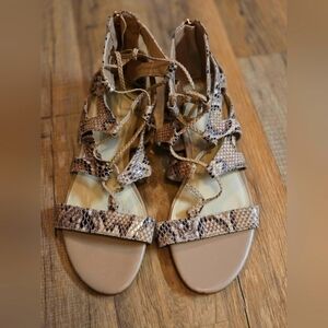 Marc Fisher Women's Tan Snake Skin Print Gladiator Sandals Size 7.5 Back Zip